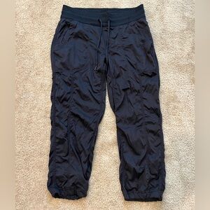 THE NORTH FACE Women's Aphrodite Motion Capri Pants - size M